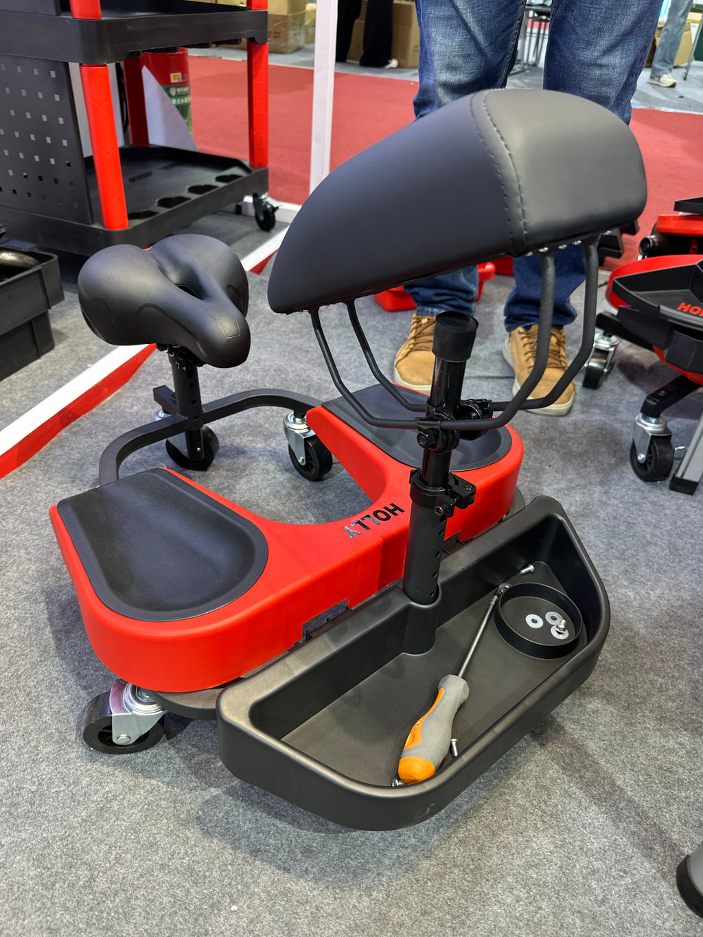 Professional Rolling Work Seat with Backrest – Ideal for Painters, Tilers & Carpenters